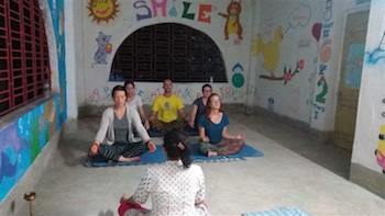 voluntariado en india meditacion